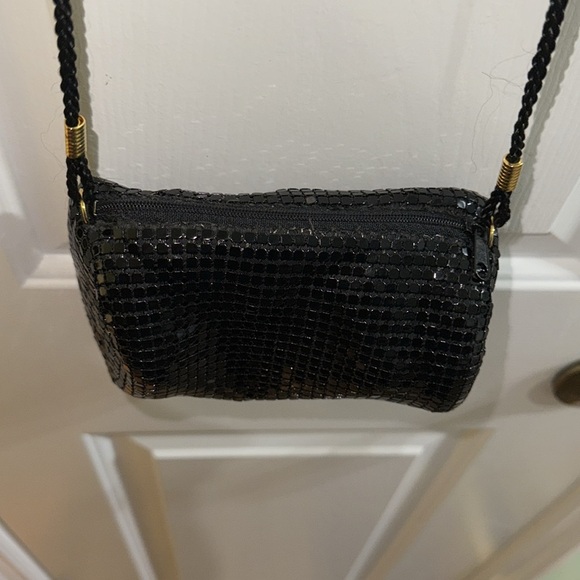 Vintage 90s Avon Black Aluminum Mesh Small Barrel Crossbody Bag Chic Trendy - Picture 4 of 7
